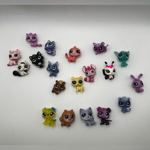 Hasbro Littlest Pet Shop Mini Pets Lot Of 19. Cats, Dogs, Butterfly, Mouse, Duck